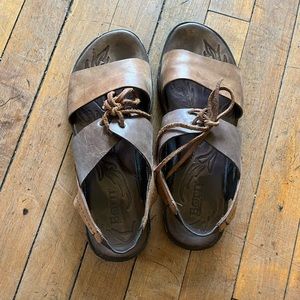 Born brown leather sandals